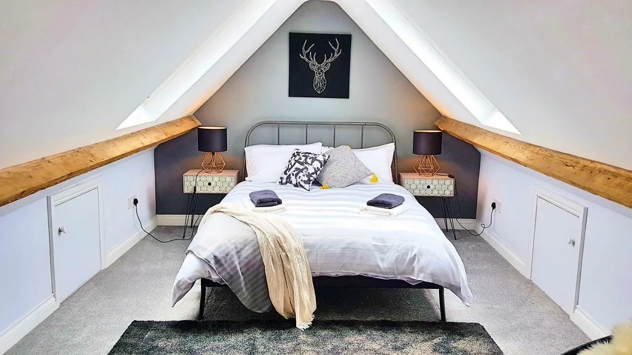 The Louis Armstrong- Modern 3 Bedroom Apartment, Super Close To The City Centre Cardiff